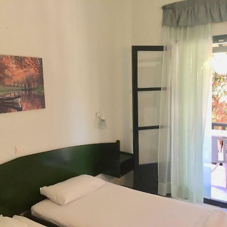 Nikos Apartments Afytos Esterno foto
